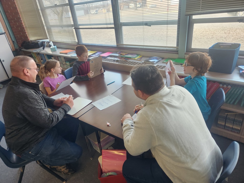 4th grade students working together